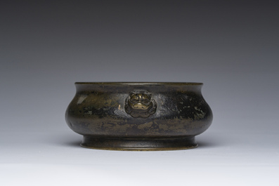 A Chinese bronze censer, seal mark, 18th/19th C.