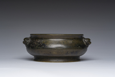 A Chinese bronze censer, seal mark, 18th/19th C.