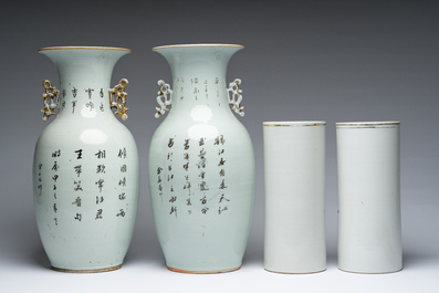 Twee Chinese famille rose vazen en twee hoedensteunen met figuratief decor, 19de/20ste eeuw