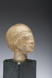 Deux t&ecirc;tes dites du 'Grand Tour' de style &eacute;gyptienne en bronze et pierre, probablement Italie, 19&egrave;me si&egrave;cle