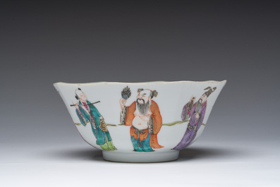 Een Chinese famille rose kom met onsterfelijken, Tongzhi merk en periode