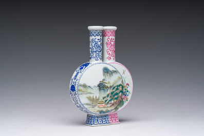 Vase double en porcelaine de Chine famille rose &agrave; d&eacute;cor floral et de paysage, marque de Qianlong, R&eacute;publique, 20&egrave;me si&egrave;cle