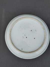 Th&eacute;i&egrave;re couverte et une assiette &agrave; d&eacute;cor d'immortels en porcelaine de Chine 'Bleu de Hue' pour le march&eacute; vietnamien, 19&egrave;me si&egrave;cle