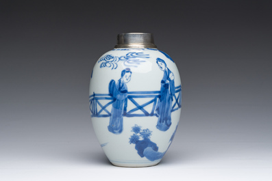 Bo&icirc;te &agrave; th&eacute; en porcelaine de Chine bleu et blanc &agrave; monture en argent hollandais, Kangxi