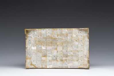 Coffret incrust&eacute; de nacre, Inde, probablement Gujarat, 18&egrave;me si&egrave;cle