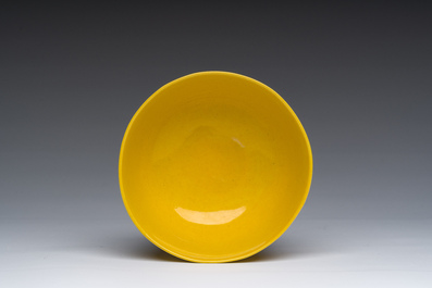 A Chinese yellow glazed bowl, Chenghua mark, 19th/20th C.