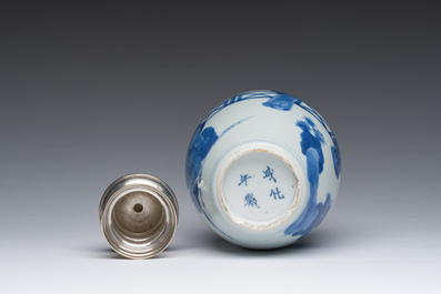 Bo&icirc;te &agrave; th&eacute; en porcelaine de Chine bleu et blanc &agrave; monture en argent hollandais, Kangxi