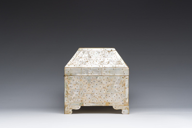 Coffret incrust&eacute; de nacre, Inde, probablement Gujarat, probablement 18&egrave;me si&egrave;cle