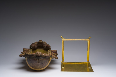 Tabernacle espagnol en bois patin&eacute; et dor&eacute; et un lutrin n&eacute;o-gothique en laiton, 18&egrave;me/20&egrave;me si&egrave;cle