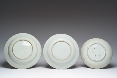 Three Japanese blue and white Arita dishes with floral design, Edo, 17th/19th C.