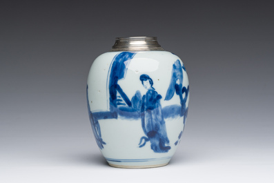 Bo&icirc;te &agrave; th&eacute; en porcelaine de Chine bleu et blanc &agrave; monture en argent hollandais, Kangxi