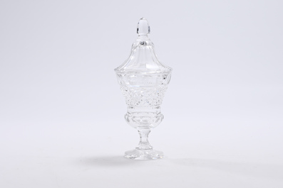 Pichet bellarmine en gr&egrave;s allemand et une bonbonni&egrave;re en cristal taill&eacute;, 17&egrave;me et 19&egrave;me si&egrave;cle