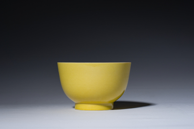 A Chinese monochrome yellow glazed bowl, Qianlong mark, 19th/20th C.