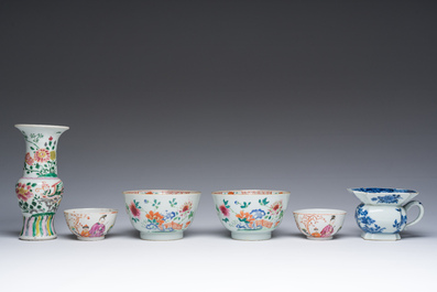 Collection vari&eacute;e en porcelaine de Chine bleu, blanc et famille rose, Kangxi/Qianlong