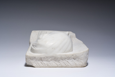 P. Simoens (19&egrave;me/20&egrave;me si&egrave;cle), suiveur de Francesco di Simone Ferrucci (1437-1493): Portrait de Barbara Manfredi en relief, marbre blanc de Carrare