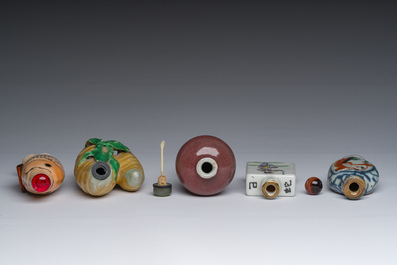 Five Chinese porcelain snuff bottles, 19th/20th C.