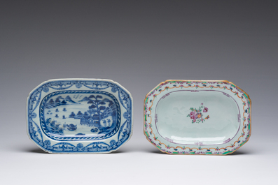 Drie Chinese blauw-witte en famille rose dekselterrines met twee onderschotels, Qianlong