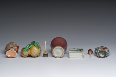 Five Chinese porcelain snuff bottles, 19th/20th C.