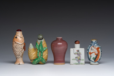 Five Chinese porcelain snuff bottles, 19th/20th C.