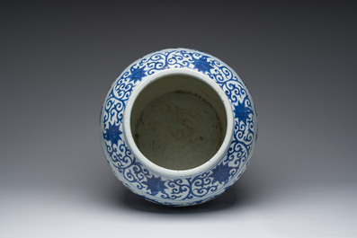 A Chinese blue and white 'dragons' jar, Wanli mark, Republic, 20th C.