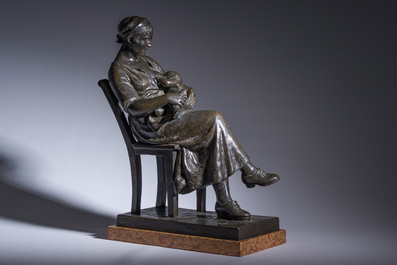 Otto De Beul (1845-1899): M&egrave;re et enfant, bronze &agrave; patin brune sur socle en marbre, marque de fonderie 'G. Paternotte fondeur Lembecq'