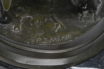 Pierre-Jules M&egrave;ne (1810-1879): Een paard aan een afsluiting, groengepatineerd brons op een marmeren basis, tweede helft 20ste eeuw