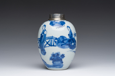 Bo&icirc;te &agrave; th&eacute; en porcelaine de Chine bleu et blanc &agrave; monture en argent hollandais, Kangxi
