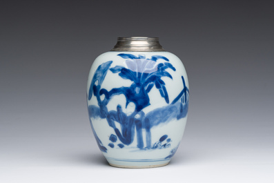 Bo&icirc;te &agrave; th&eacute; en porcelaine de Chine bleu et blanc &agrave; monture en argent hollandais, Kangxi