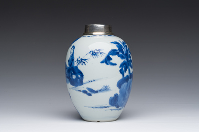 Bo&icirc;te &agrave; th&eacute; en porcelaine de Chine bleu et blanc &agrave; monture en argent hollandais, Kangxi