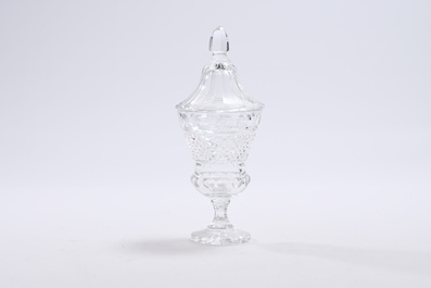 Pichet bellarmine en gr&egrave;s allemand et une bonbonni&egrave;re en cristal taill&eacute;, 17&egrave;me et 19&egrave;me si&egrave;cle