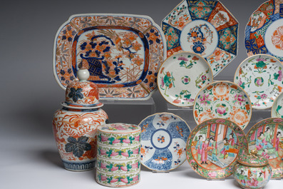 Een uitgebreide en gevarieerde collectie Chinees en Japans porselein, 18de/20ste eeuw