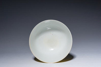 A Chinese monochrome yellow glazed bowl, Qianlong mark, 19th/20th C.
