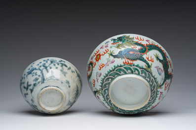 Bol en porcelaine de Chine bleu et blanc dit 'de Swatow' et un bol rose-verte &agrave; d&eacute;cor de dragons, 19&egrave;me si&egrave;cle