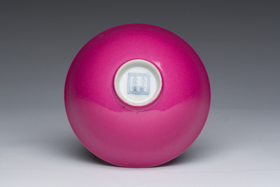 Bol en porcelaine de Chine en rose monochrome, marque de Yongzheng, R&eacute;publique