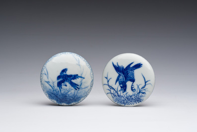 Deux bo&icirc;tes &agrave; p&acirc;te en porcelaine de Chine bleu et blanc dans le style de Wang Bu 王步, marque de Yongzheng, R&eacute;publique, 20&egrave;me si&egrave;cle