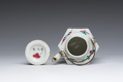 Th&eacute;i&egrave;re couverte en porcelaine de Chine famille rose &agrave; d&eacute;cor Wu Shuang Pu, 19&egrave;me si&egrave;cle