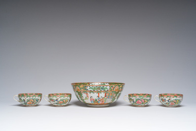 A varied collection of Chinese blue, white and Canton famille rose porcelain, 18th/20th C.