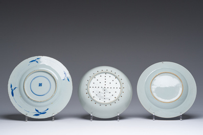 Een gevarieerde collectie Chinees blauw-wit porselein, Kangxi/Qianlong