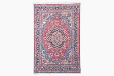 A Persian Mashad rug with floral design, wool on cotton, 20th C.