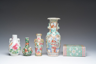 Collection vari&eacute;e en porcelaine de Chine famille rose, verte et qianjiang cai, 19&egrave;me/20&egrave;me si&egrave;cle