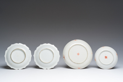 Vier Chinese famille rose borden en een kom met dieren en floraal decor, 19de/20de eeuw