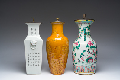 Trois vases en porcelaine de Chine famille rose, qianjiang cai et monochrome transform&eacute;s en lampes, 19&egrave;me/20&egrave;me si&egrave;cle