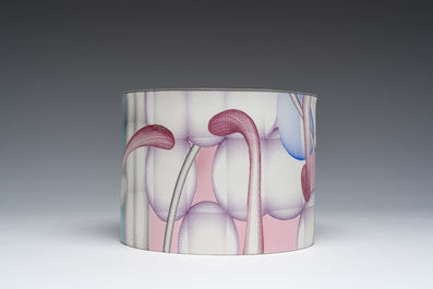Claire Verkoyen (1959): Een cilindervormige eierschaal porseleinen 'Psychedelics I' vaas met transferdecoratie, Unica, gedateerd 2003