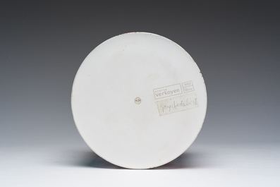 Claire Verkoyen (1959): Een cilindervormige eierschaal porseleinen 'Psychedelics I' vaas met transferdecoratie, Unica, gedateerd 2003