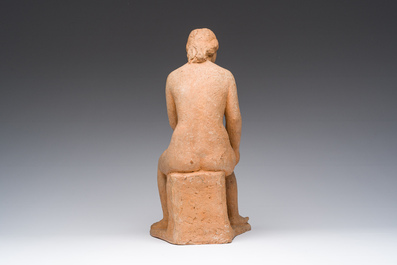 Antoine Vriens (1902-1987): Dame nue assise, terre cuite, dat&eacute; (19)66