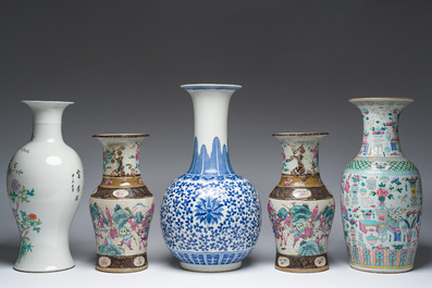 Five Chinese blue, white and famille rose vases, 19th/20th C.