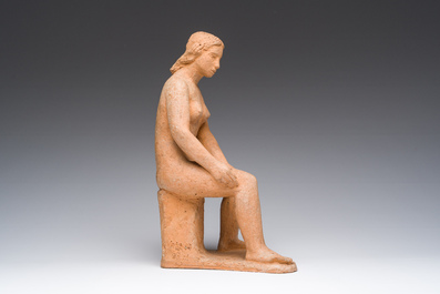 Antoine Vriens (1902-1987): Dame nue assise, terre cuite, dat&eacute; (19)66