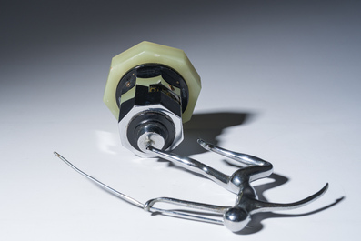 A rare Jaeger LeCoultre chrome-plated metal 'partner duo' desk clock crowned with a javelin thrower on an onyx marble base, 1930s