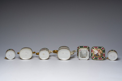 Een 23-delig polychroom porseleinen koffieservies in Weense stijl met 'Europa en de stier' en muzes, 20ste eeuw