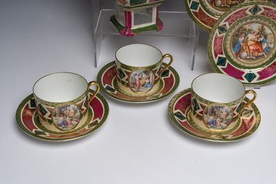 Een 23-delig polychroom porseleinen koffieservies in Weense stijl met 'Europa en de stier' en muzes, 20ste eeuw